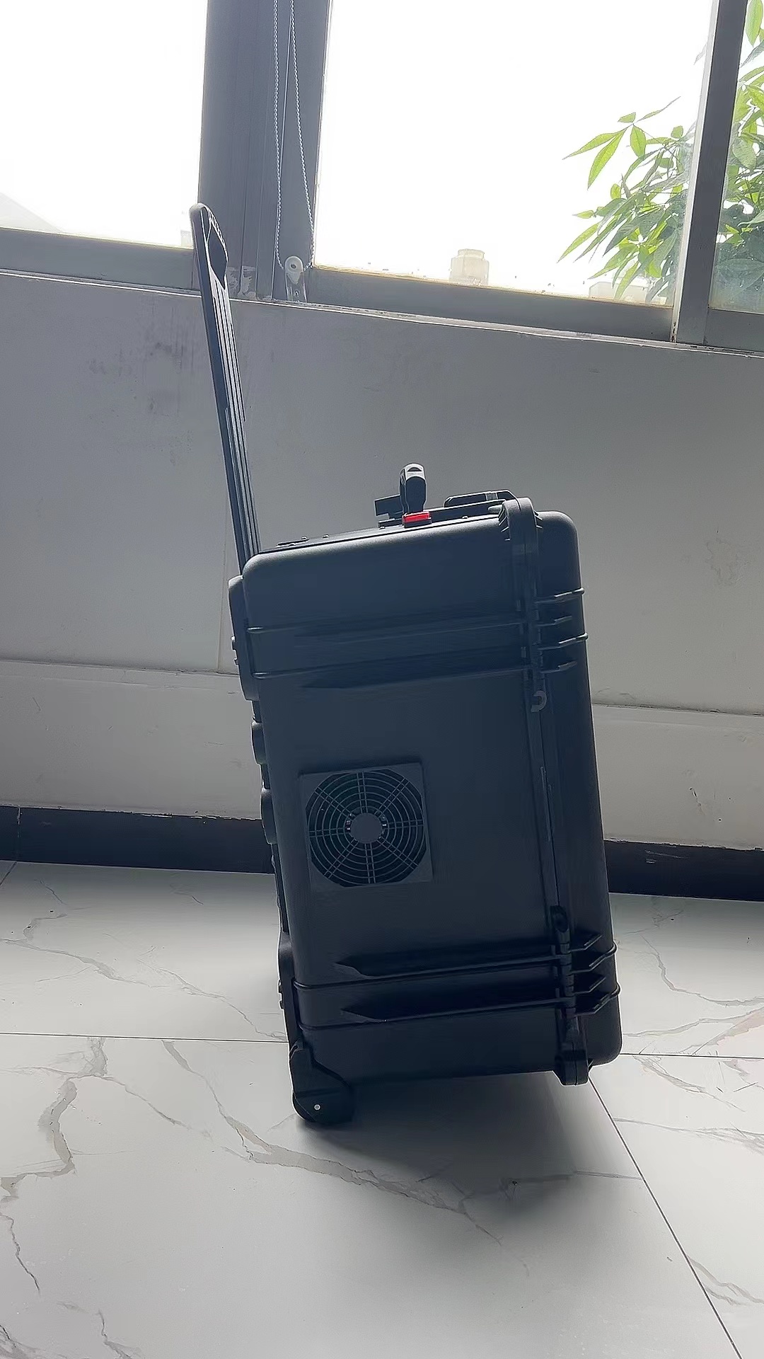 太湖手拉箱型移动通信干扰器